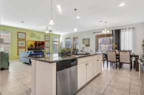 Upstair Loft Premium Home With Pool, Spa & Games! condo